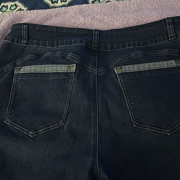 Women Bermuda shorts NWOT - Picture 7 of 7